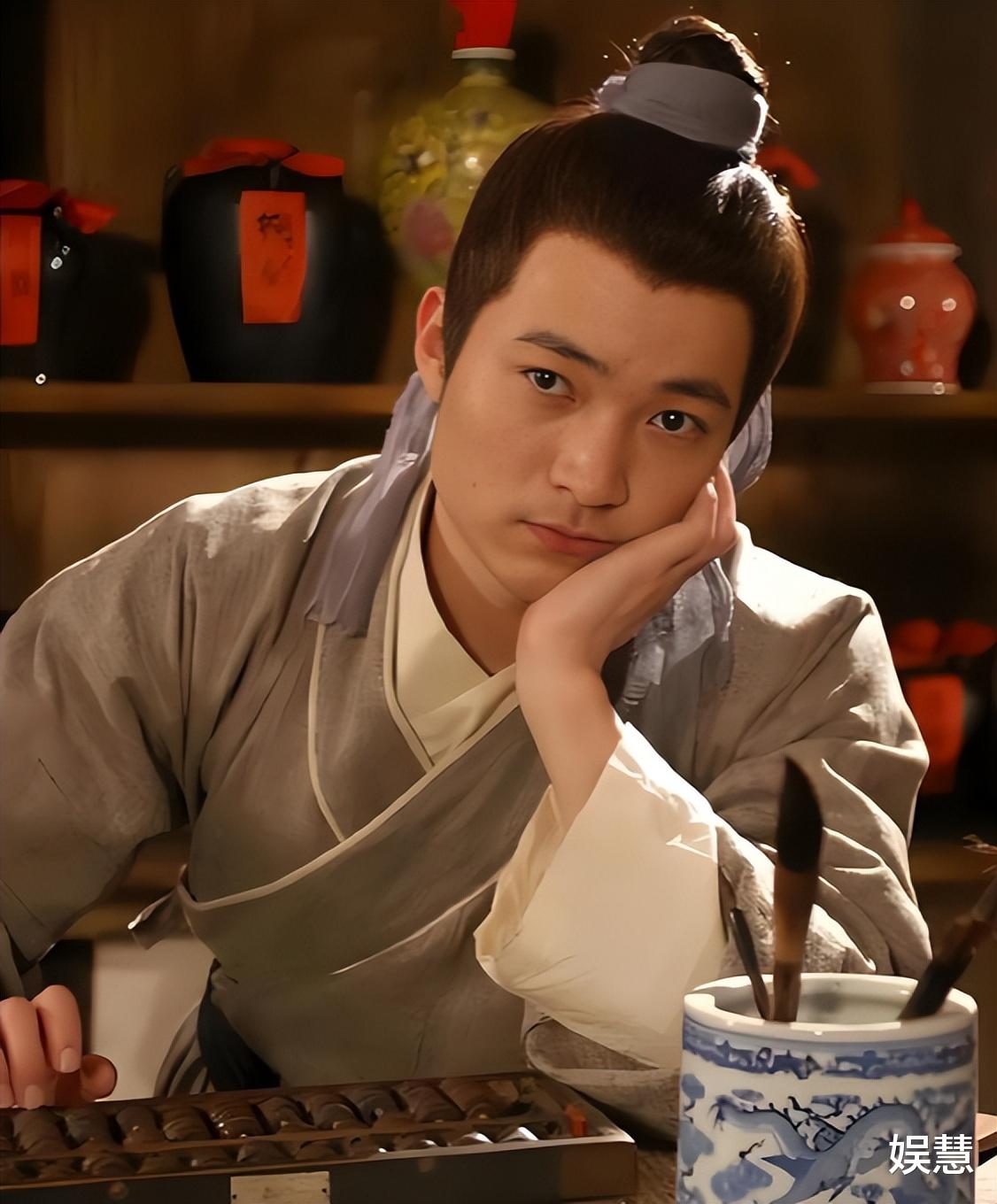 再次反转！喻恩泰被曝出轨美女律师，挽手同回酒店画面被曝光