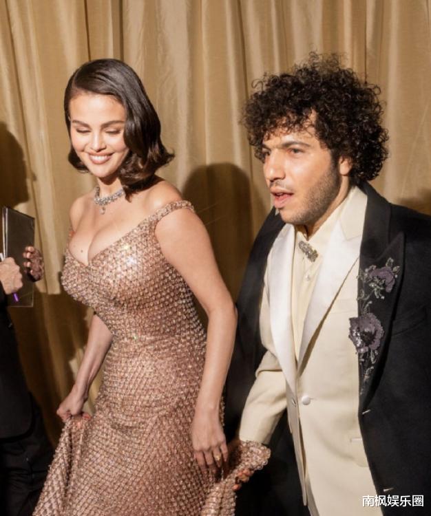 奥斯卡红毯：杨紫琼气场全开，陈冲太敢穿，Lisa穿了个啥？