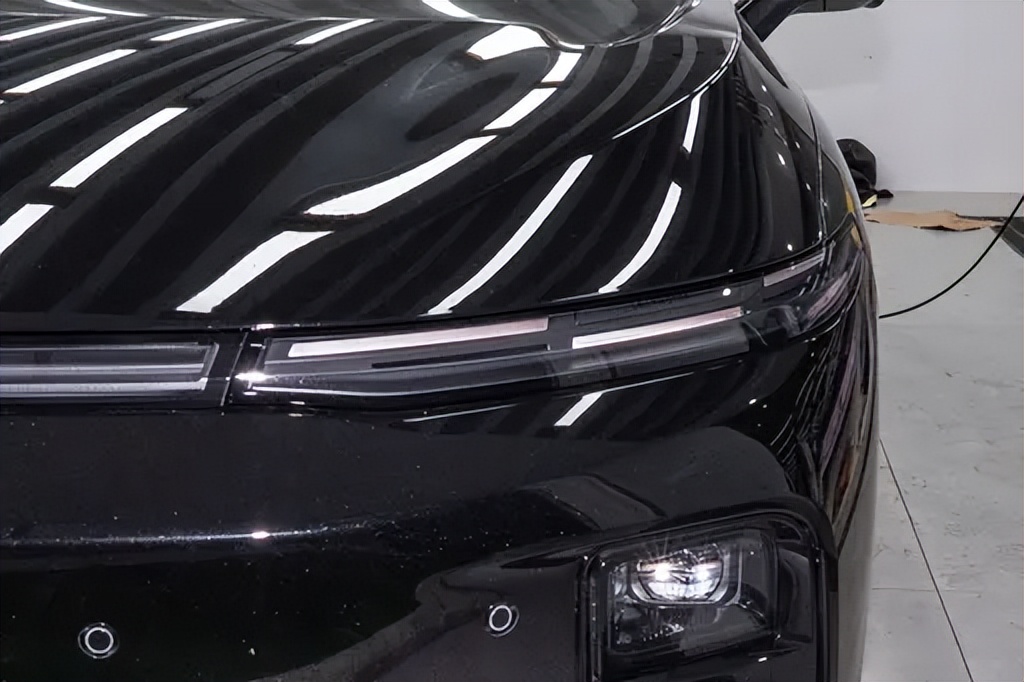 轴距2735mm，8.98万起，解析零跑B01