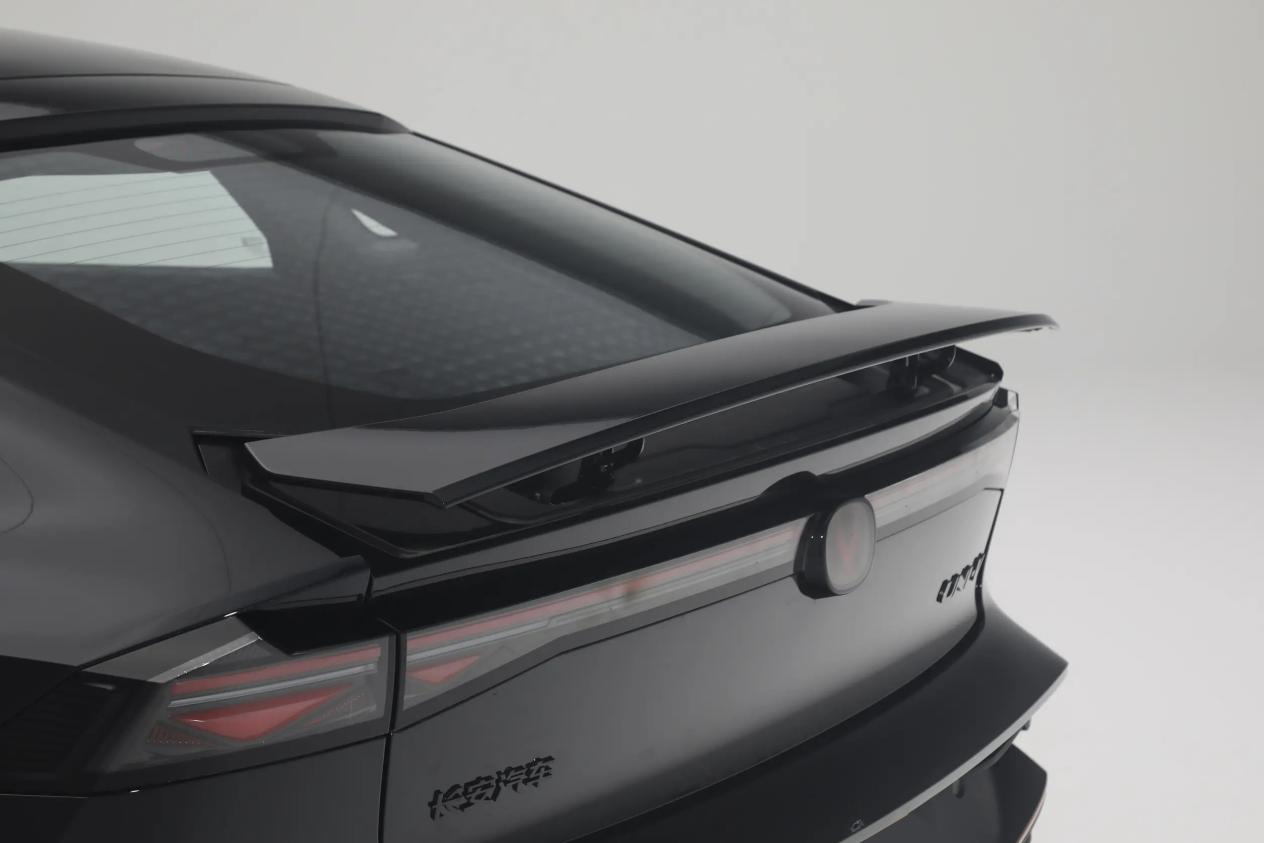 长安又一\爆款\！至高下调2.5万，溜背轿跑+电动尾翼，6.3秒破百