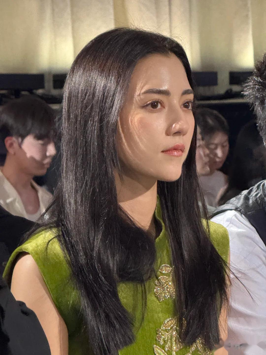 娜然跟霍启山回香港！男友忙工作她逛街消费，娜然脸肿开始幸福肥