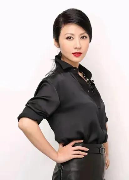 周瑛锋，颜值气质都在线的央视主持人