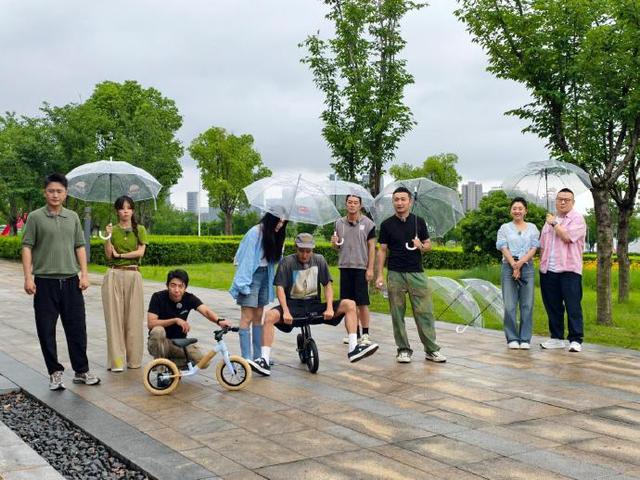 看了46岁陈乔恩与小3岁阮经天同框,才发现她无惧岁月,依然童颜