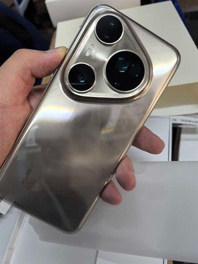 Pura 80 Ultra真机曝光，摄像模组吸睛