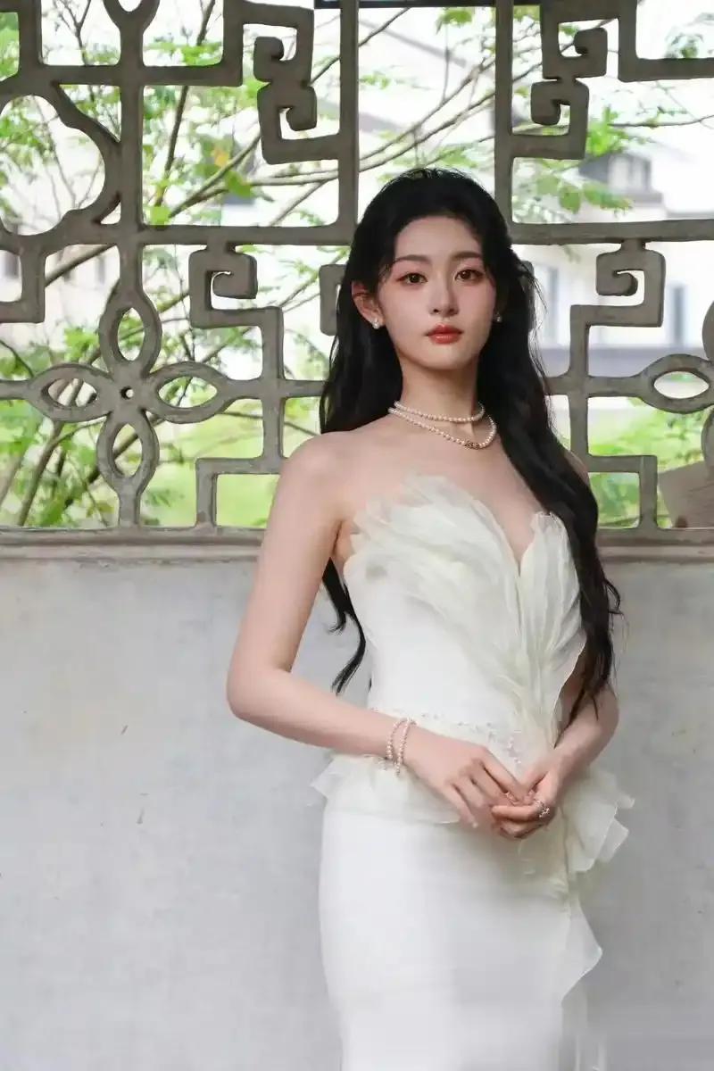 赵晴：荧幕之外，她是谁？