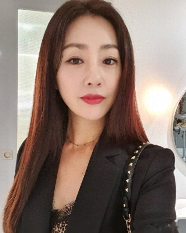 韩剧女星与男友相恋25年，迟迟不结婚，面对周围人催婚她却这样做