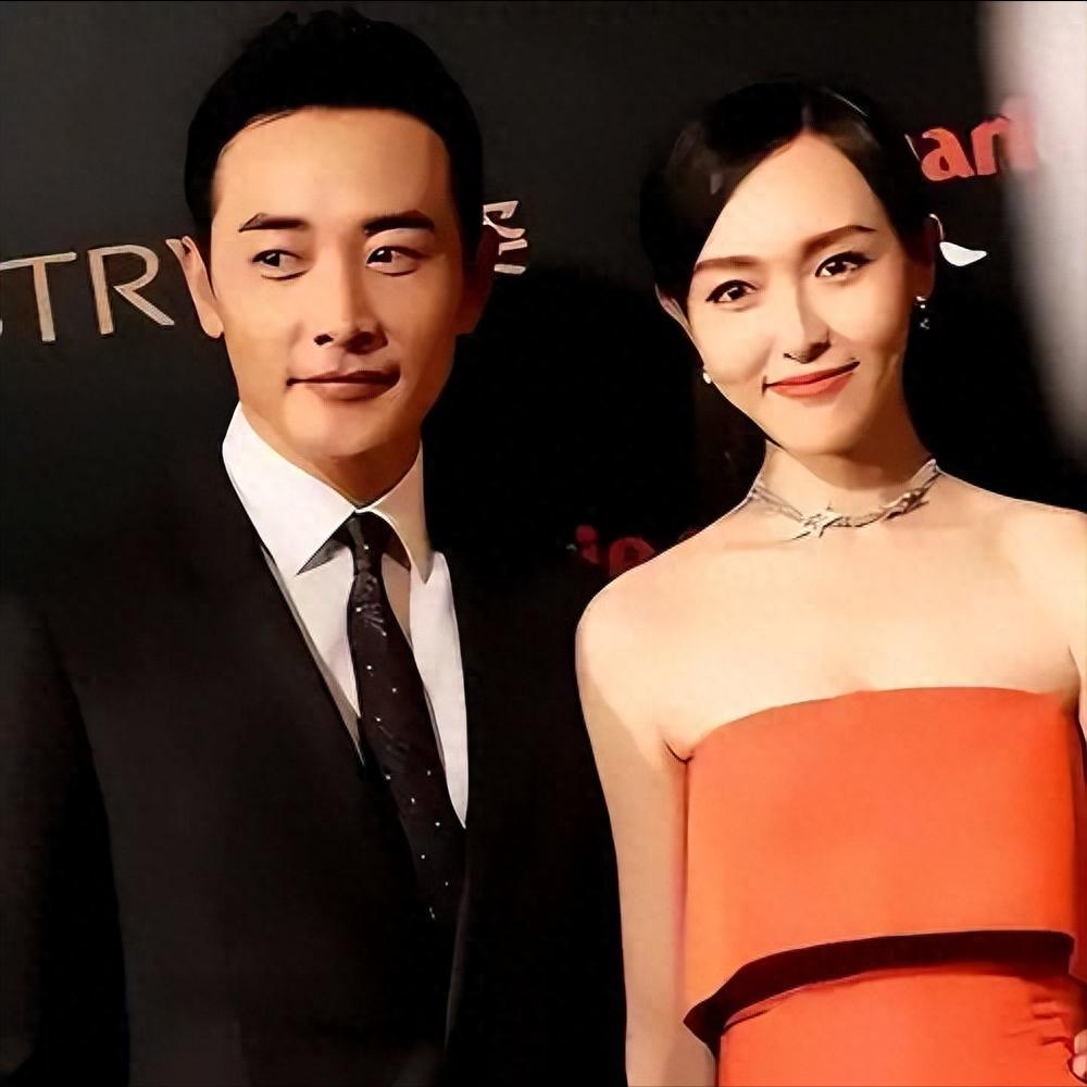 婚变传闻仅2周，罗晋罕见现身晚会展示好状态，唐嫣却不见人影