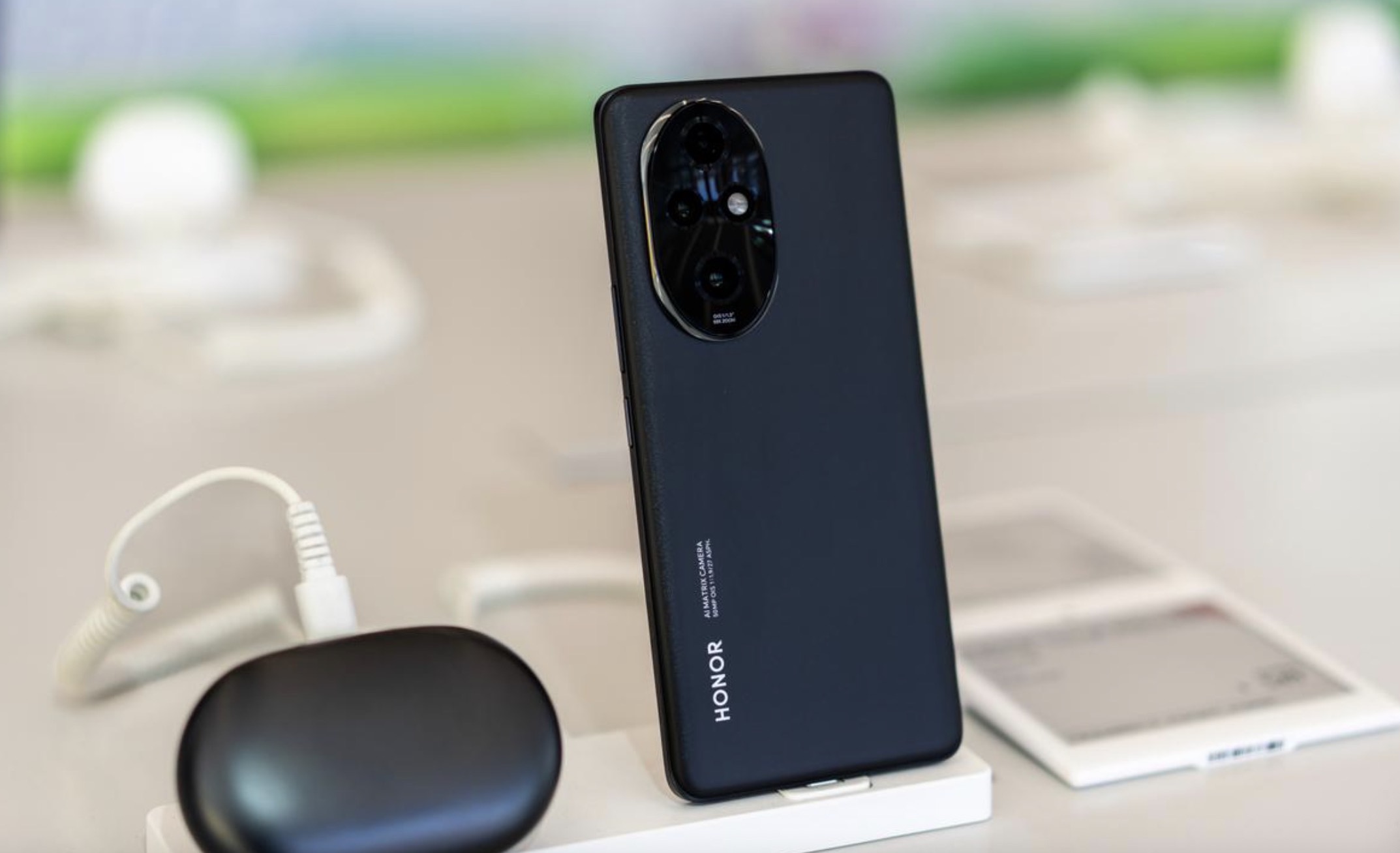 荣耀彻底清仓,12GB+512GB+50倍变焦低至1444元,性价比不输红米