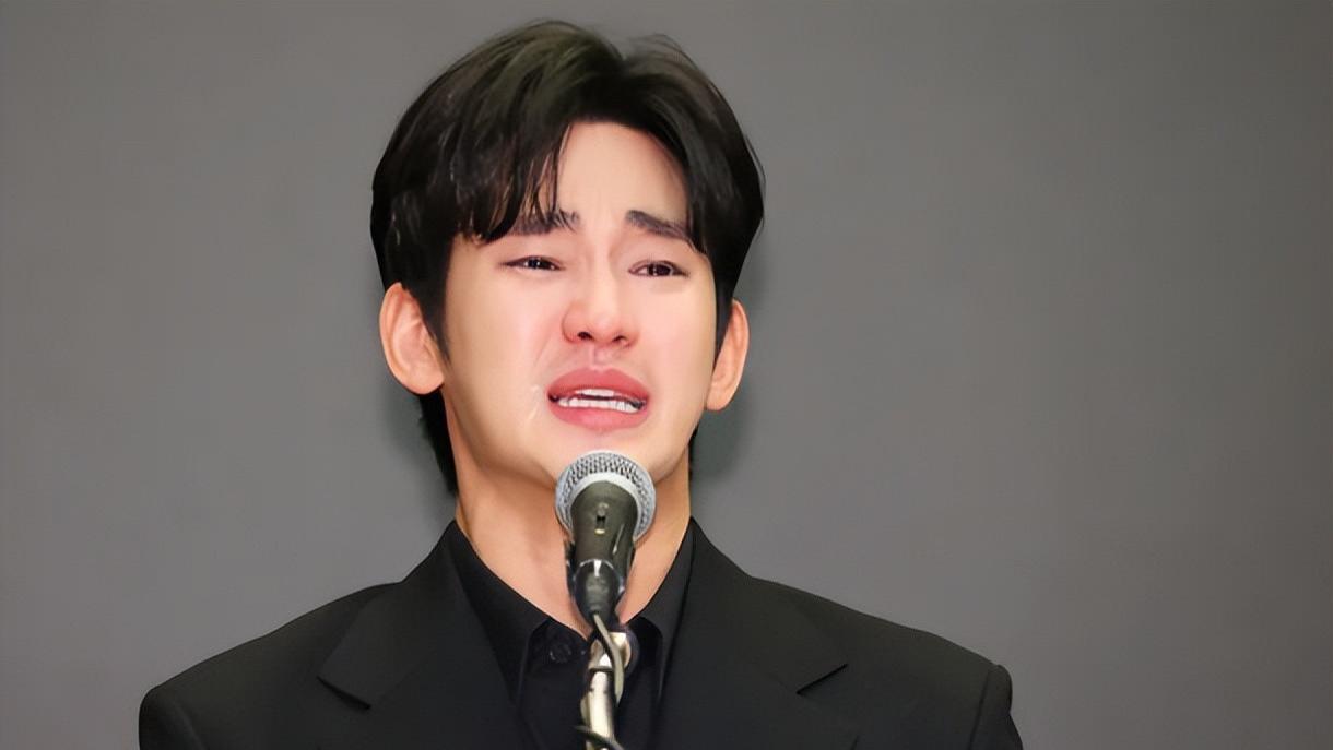 金秀贤与女演员恋爱三年，相关人士表示“在业内是公开的秘密”