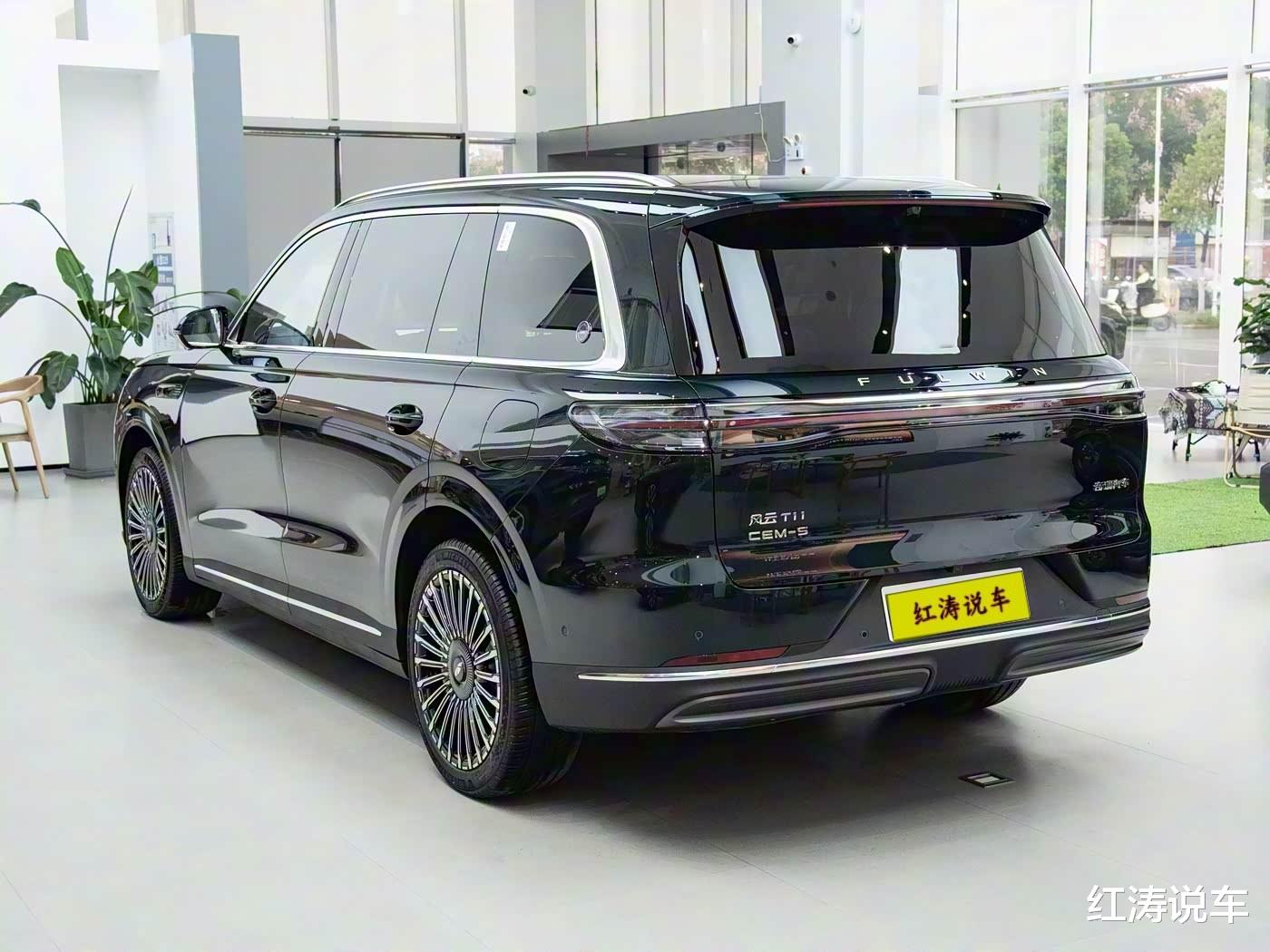 大型SUV卷出新高度!外观很霸气,11个气囊+猎鹰智驾,6座布局