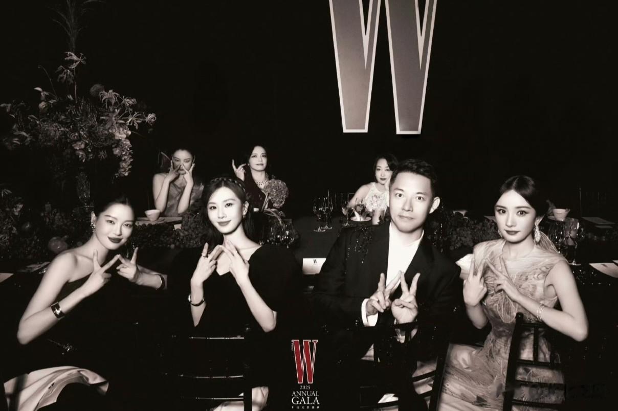 辛芷蕾完胜黄晓明!赵丽颖、杨幂争着为她新电影打call,包场较劲