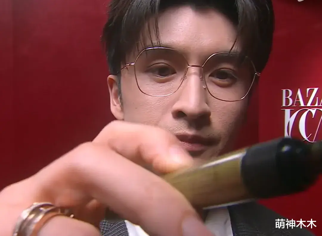 魔鬼镜头又来了!芭莎盛典怼脸拍太真实,杨幂干脆躲开不让拍正脸