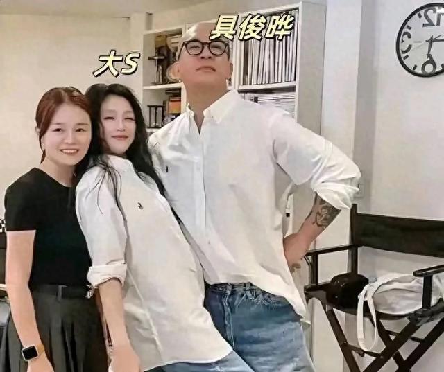 寸步不离!大S生前多张陪孩子画面流出,离世前8天和好友聊天催泪