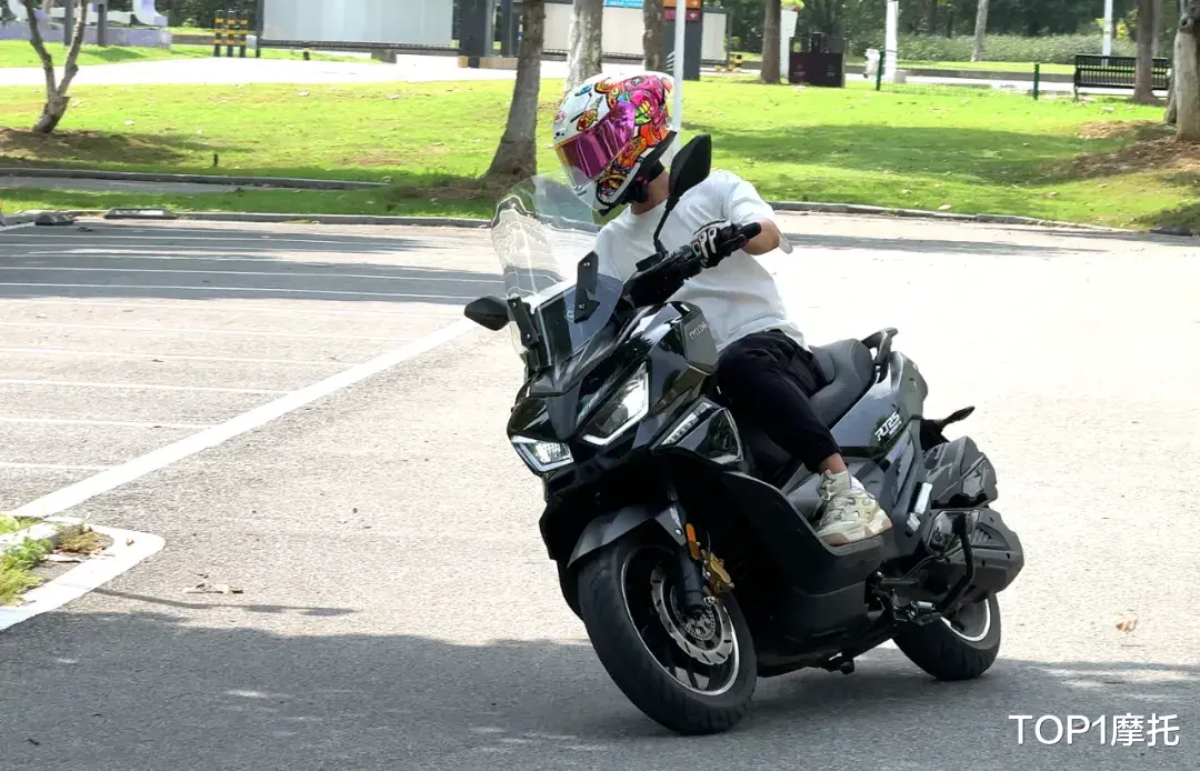 智能踏板标杆，赛科龙RT250真实测评，操控更轻更快