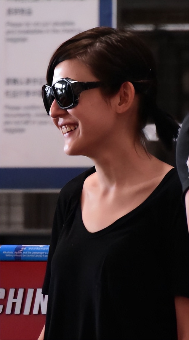 热依扎这段“青楼戏”，在全网火了，王阳的评价，终于有人信了