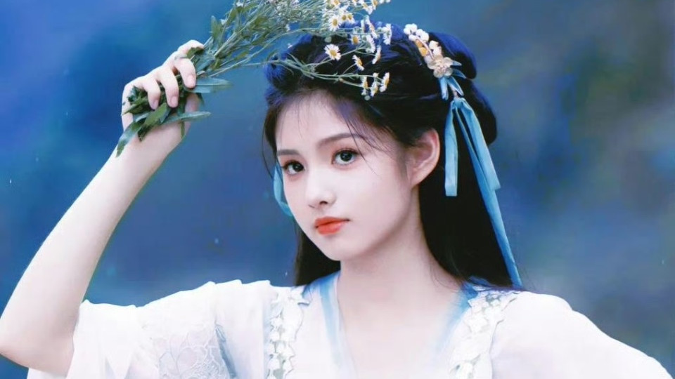 艾米现身艺考现场：素颜马尾惊艳全场，10年的戏龄少女的十字路口