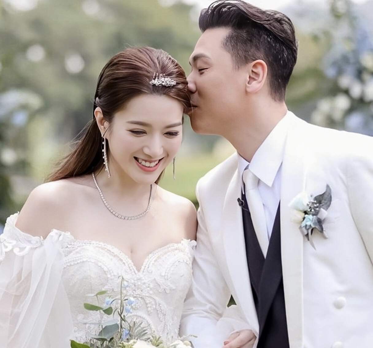 香港知名女星正式离婚，颜值高身边不缺追求者，享受单身生活