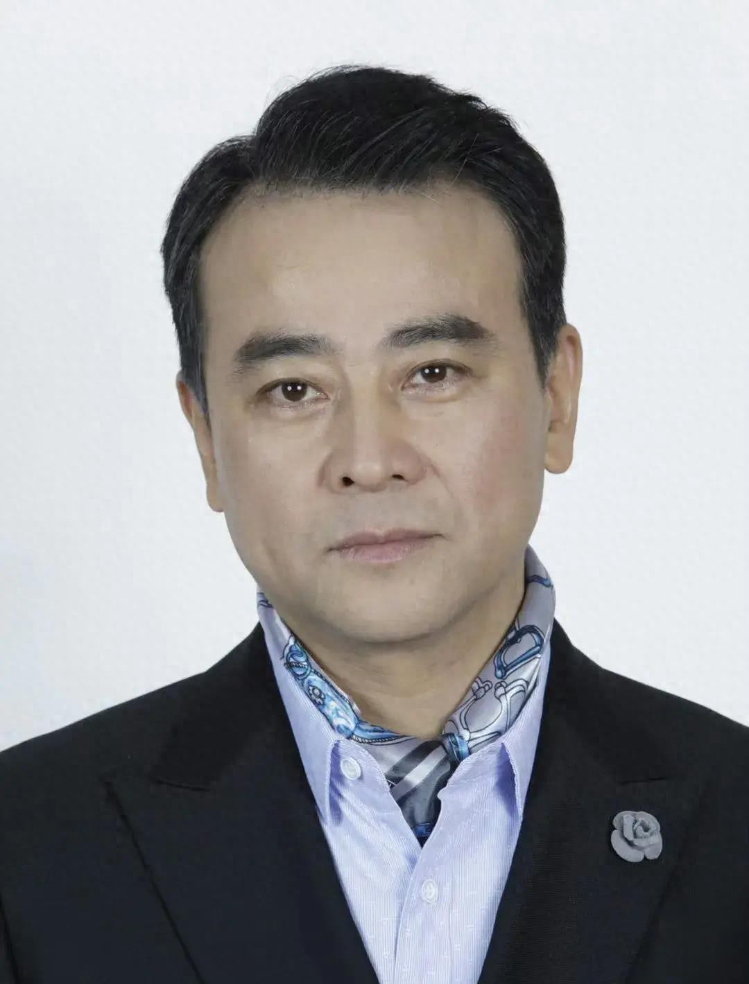 出道36年不温不火,娶小23岁郝蕾,助妻子战胜遗传病,48岁才当爹