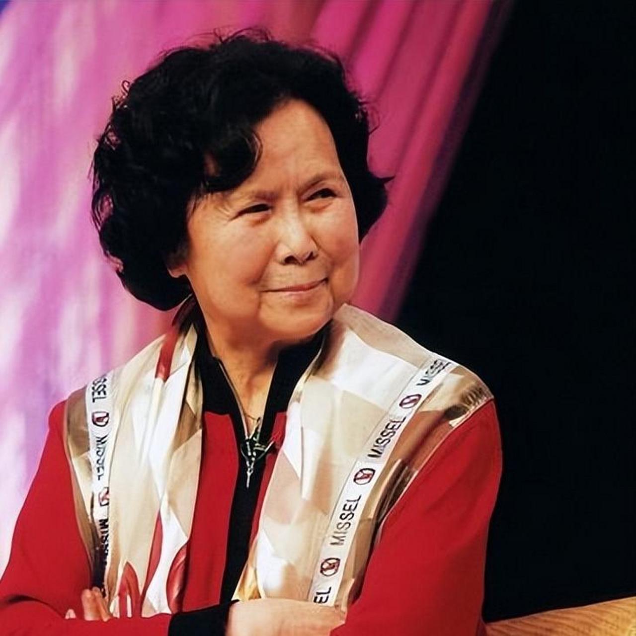 带三个娃嫁小14岁丈夫，病逝7年后，丈夫王崇秋因为思念做出大事