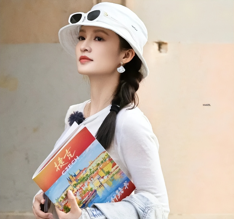 总是捧不红的李沁,这一次,恰恰用“没存在感”,走了一条上坡路