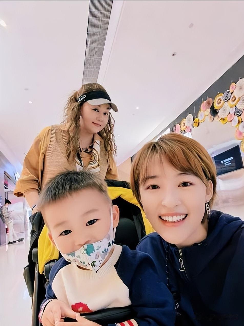 前央视美女主持，为家人离开央视4年，曾中度抑郁，33岁她后悔吗