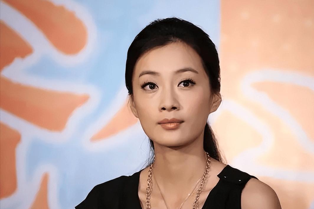 女演员与他同居5年,将美好的年华都给了他,他却选择和闺蜜结婚