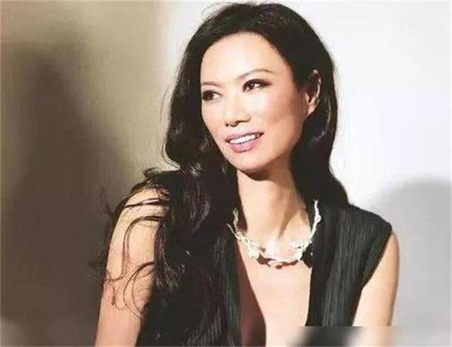 睡完首富睡总统：从捞女到顶级名媛，靠男人拿到268亿，她凭啥？