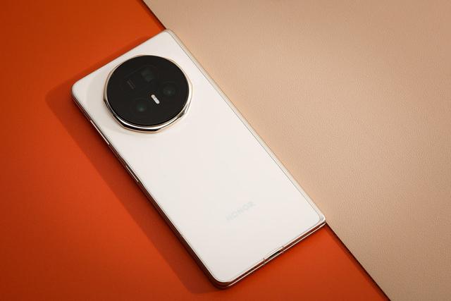 荣耀Magic V5图赏：轻薄好手感，耐用不脆弱