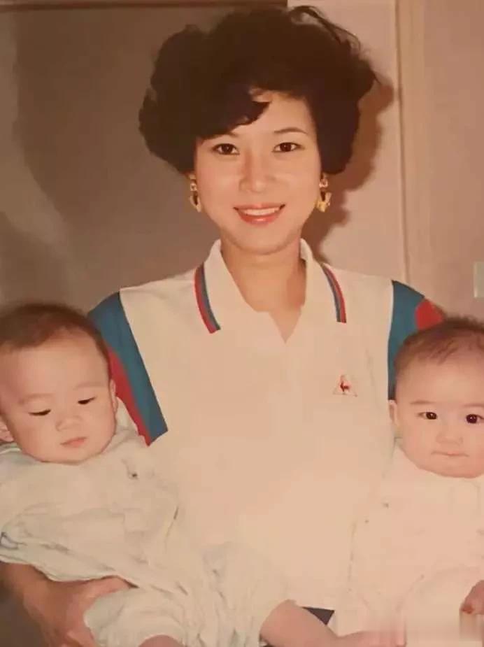 赌王三太陈婉珍年轻时多美？年轻时颜值太顶了，老照片不会说谎