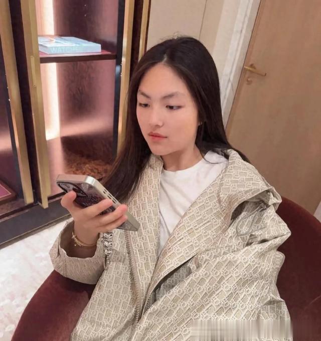 李湘晒北京四合院豪宅，足不出户实现小桥流水人家，真的太豪气了