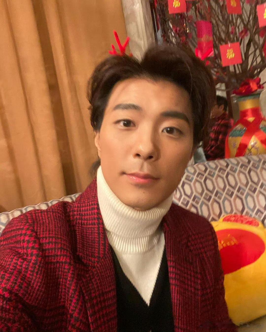 突发！TVB帅气男星拍摄《爱回家》不慎落水，小腿伤口触目惊心