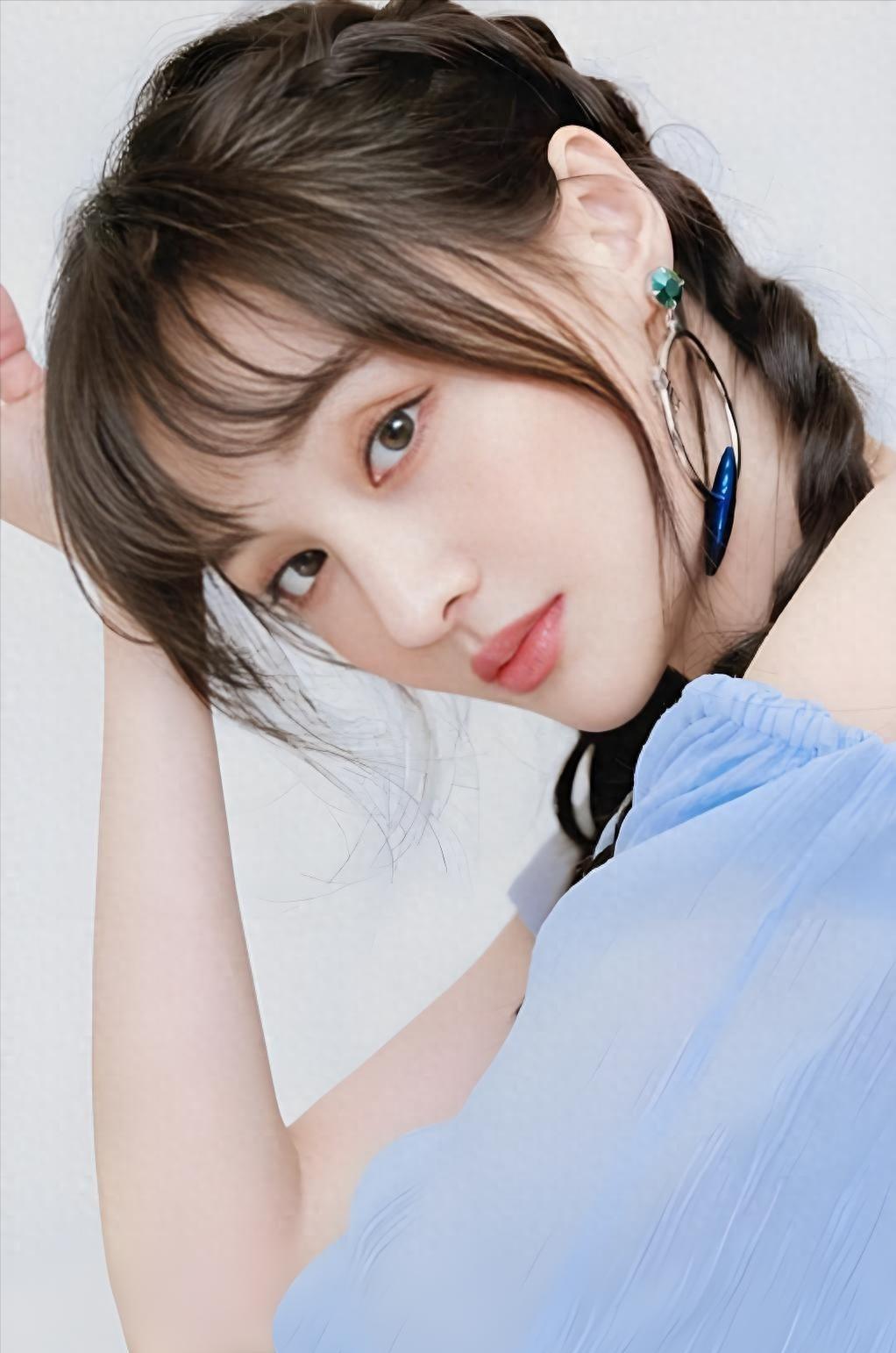 多次复出失败!郑爽小号晒自拍被秒认,账号秒封!穿男装认不出