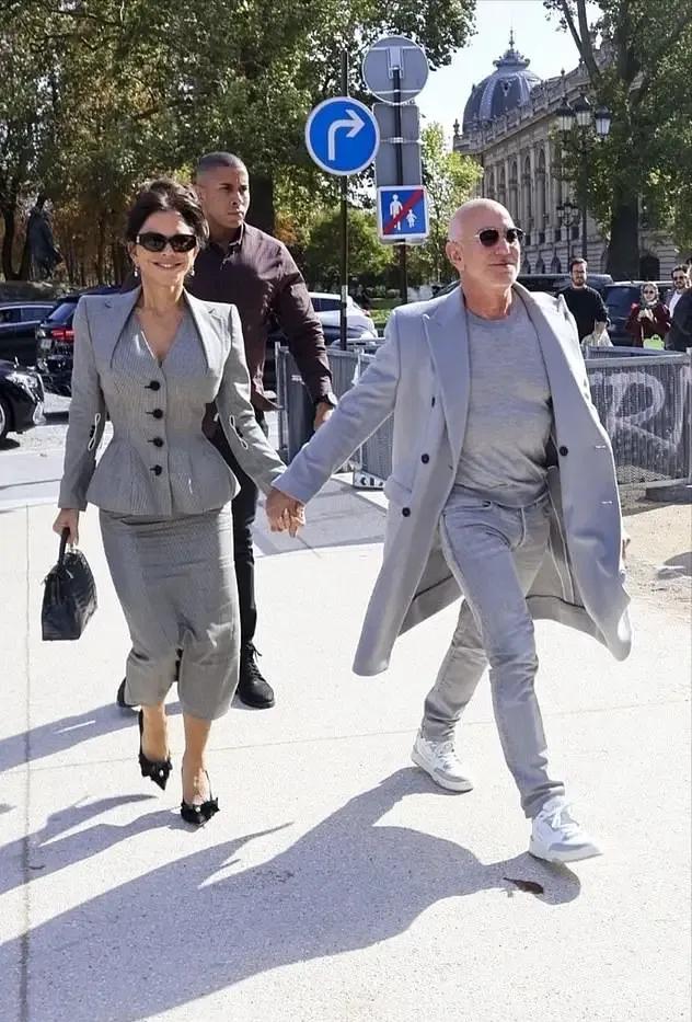 贝佐斯夫妇和小李子聚餐!桑切斯穿高定礼服太拽,和原配是俩极端