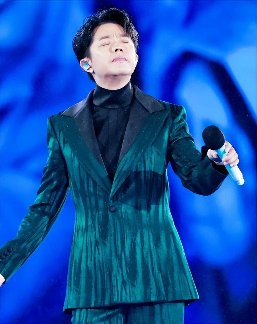 “手表风波”6月后，曾毅传来新消息，终究步入了李易峰后尘