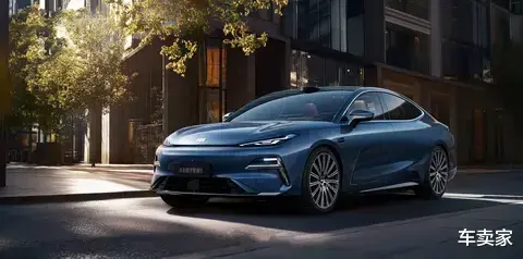 想买雅阁、帕萨特、凯美瑞等B级车的朋友注意,中型轿车价格或将跌破13万