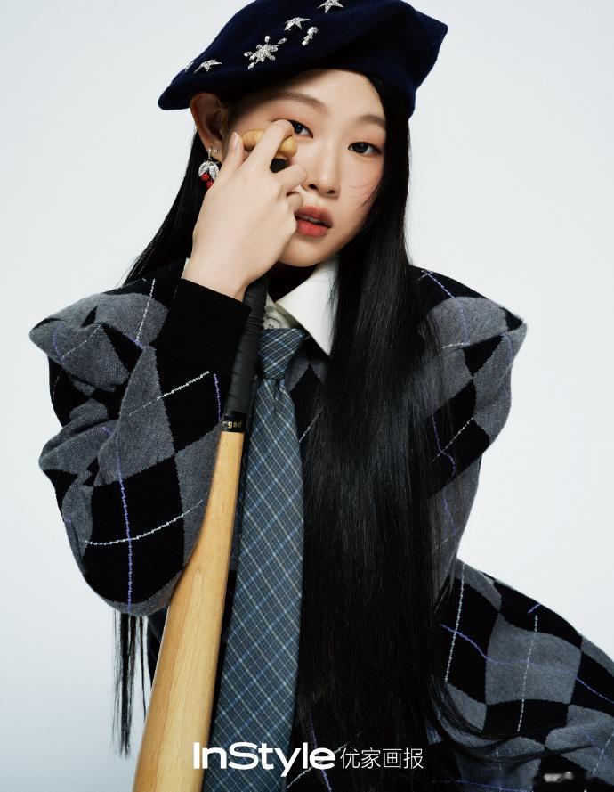 小沈阳女儿晒首个封面大片，18岁沈佳润漂亮自信，高级脸太绝了