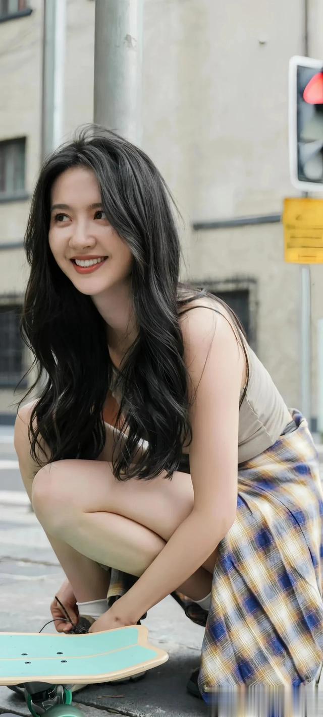 许龄月：阴天里也能“自带光芒”的魅力女神