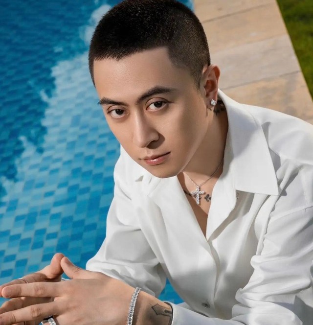 从洗头妹到9亿富婆,被称是沪上最强“捞女”,一手烂牌打出王炸