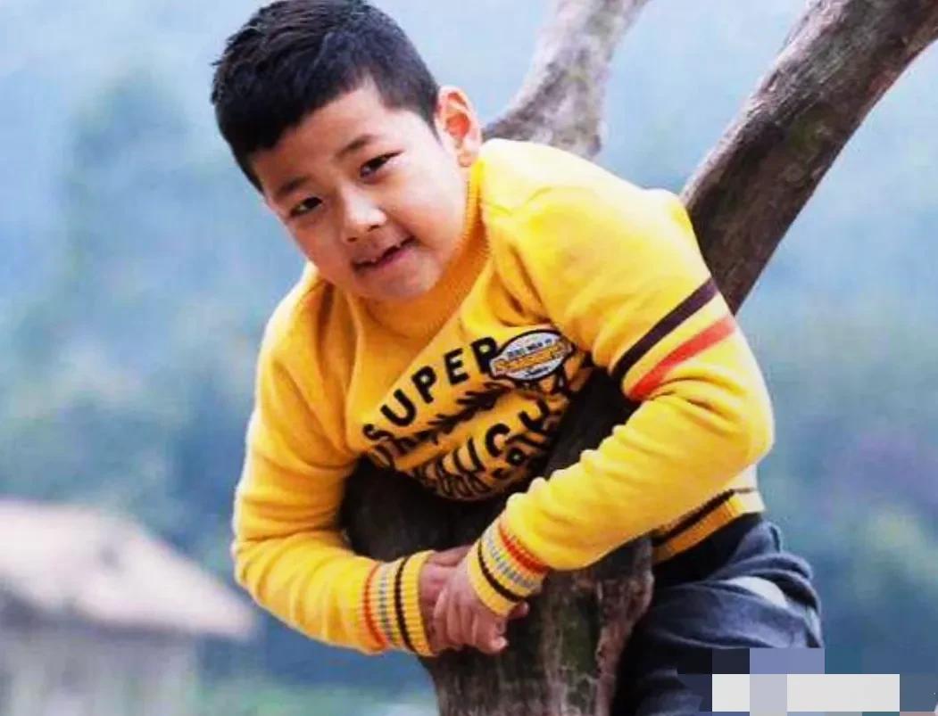 郭涛儿子北电艺考 对自己颜值不满意 疯狂撸铁瘦身 网友称走硬汉路线