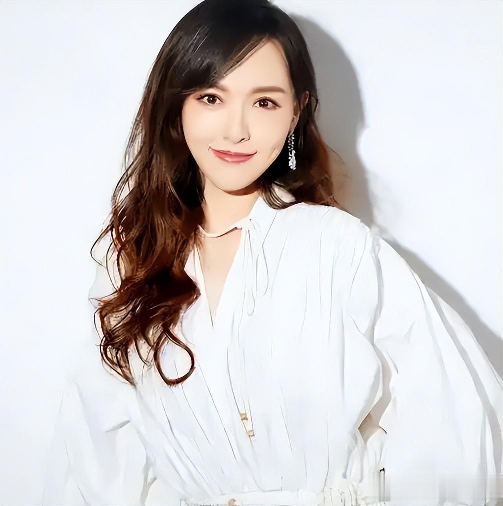 离婚传闻仅一周，唐嫣不再沉默，高调官宣喜讯，原来一切早有预兆