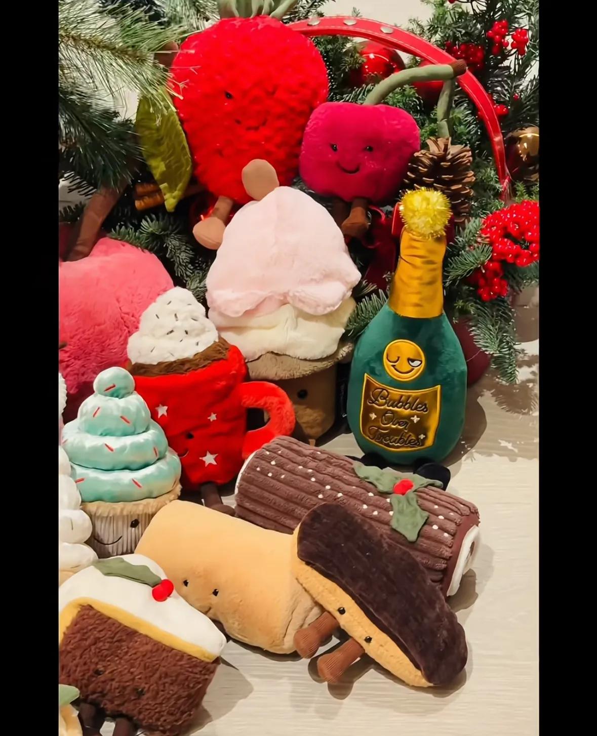 关颖晒圣诞全家照，她一头卷发时尚漂亮，老公瘦的像被吸干了精气