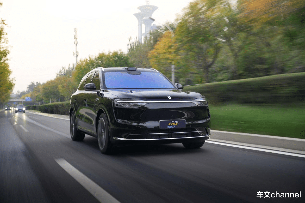 岚图FREE+VS 问界M7，华为智驾差一代，3万差价藏着多少配置秘密？