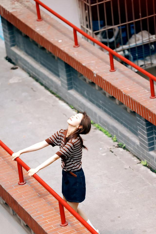 章若楠，pick一下小白袜