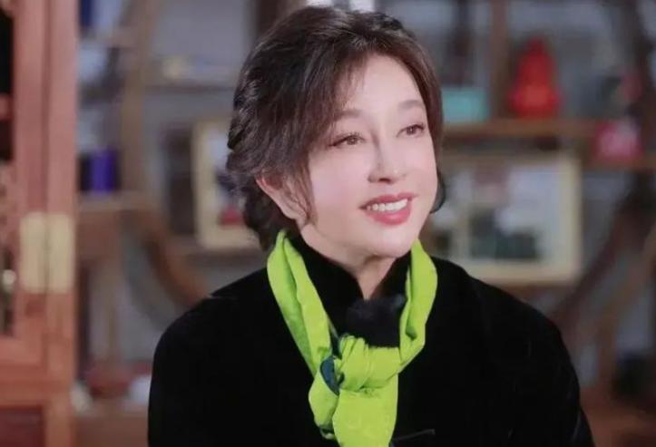 70多岁8个男友、凌晨北京去世、偷税漏税，刘晓庆身上谣言太离谱