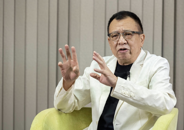 许绍雄哽咽缅怀周骢，称对方很和善，TVB绿叶曝其临终前仍有意识