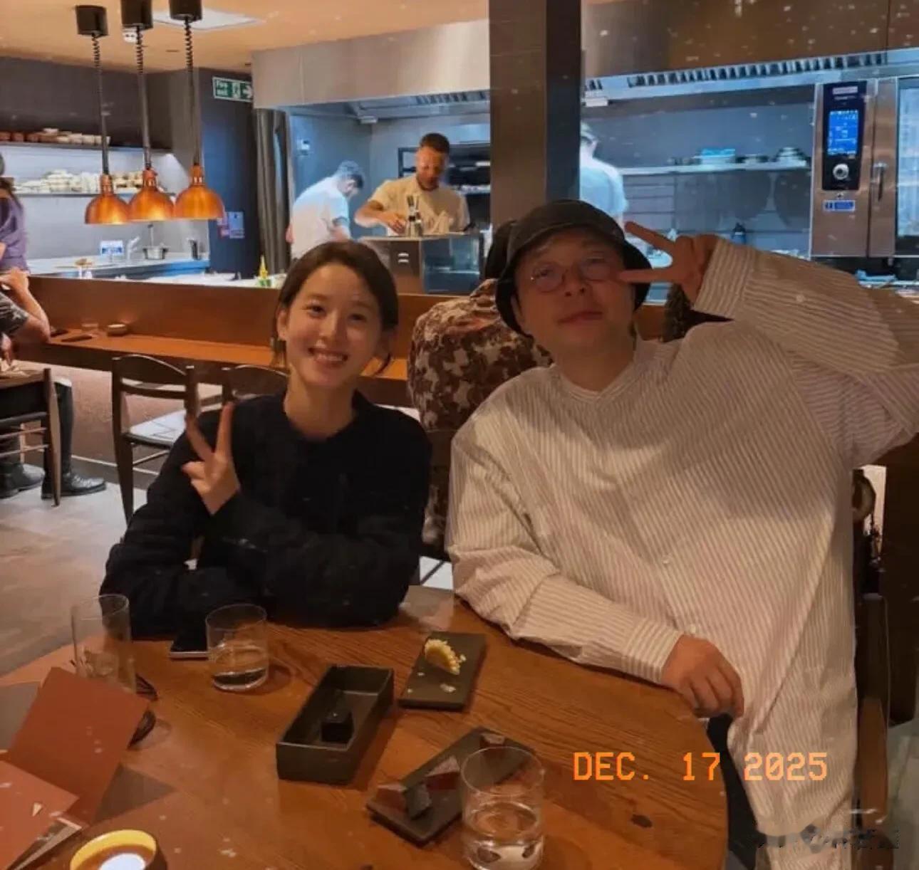 章泽天更新动态，晒喝咖啡照片，素颜皮肤白皙，少女感十足！