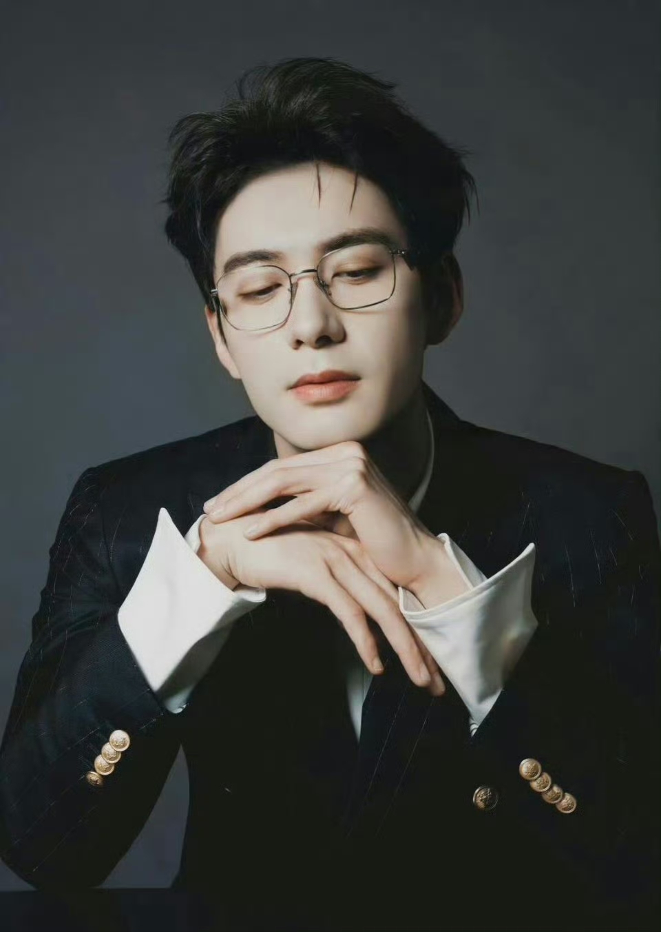 陈星旭工作室突然发布\紧急寻人启事\全网寻找自家艺人