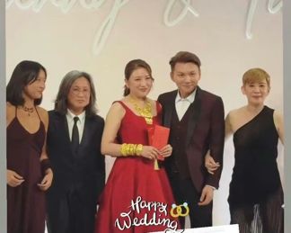 吴君如泪洒婚礼现场！全家力挺经纪人，动情致辞情牵12年