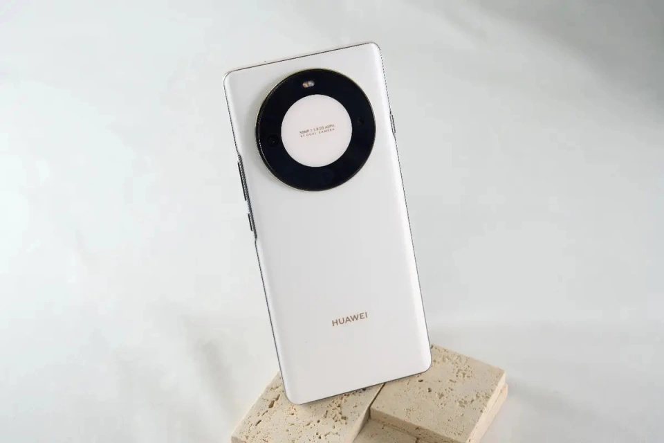 华为真香低价手机,卫星消息+6100mAh巨鲸电池,256GB跌至1636元