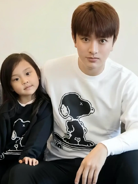 “做头发”事件7年后，李小璐被指复婚？贾乃亮三个举动说明一切